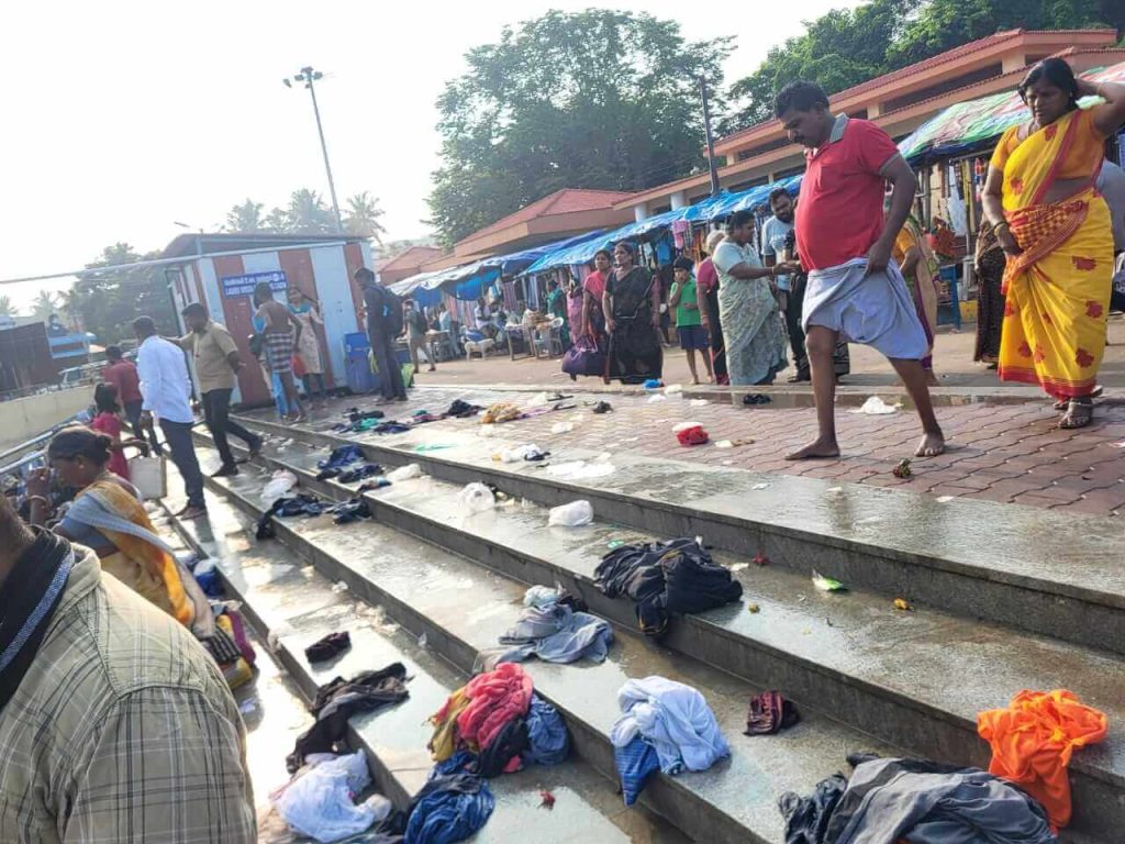 Nala Theertham Pond at Thirunallar Saneeswaran Temple