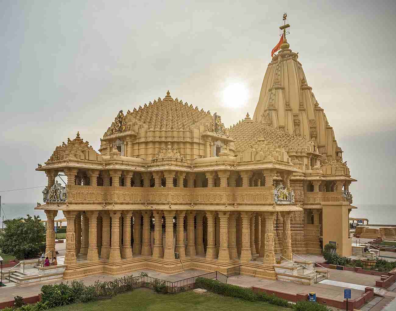 Somnath Jyotirlinga Temple – History, Spiritual Significance & Complete Pilgrim Guide