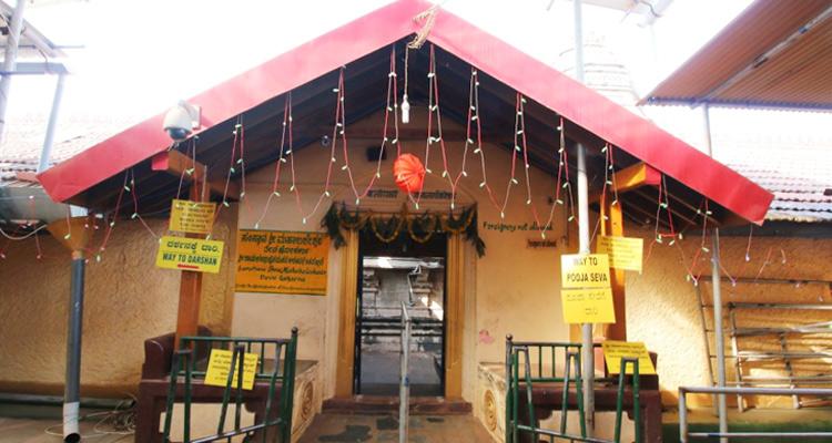 Gokarna Mahabaleshwar Temple entrance with traditional structure and darshan pathway